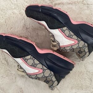 Gucci Women's Pink and Black Sneakers